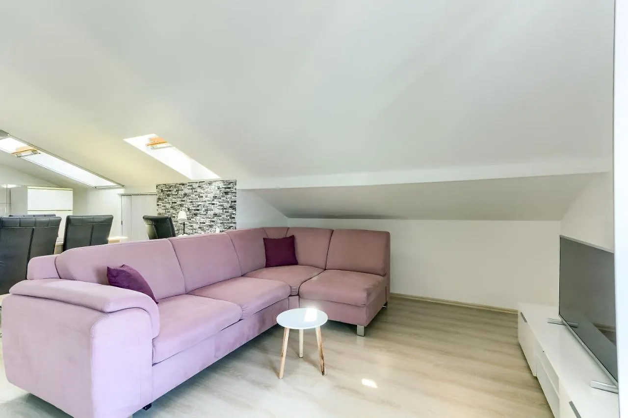 Ema Apartment