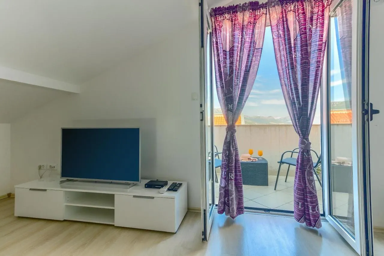 Apartment Ema