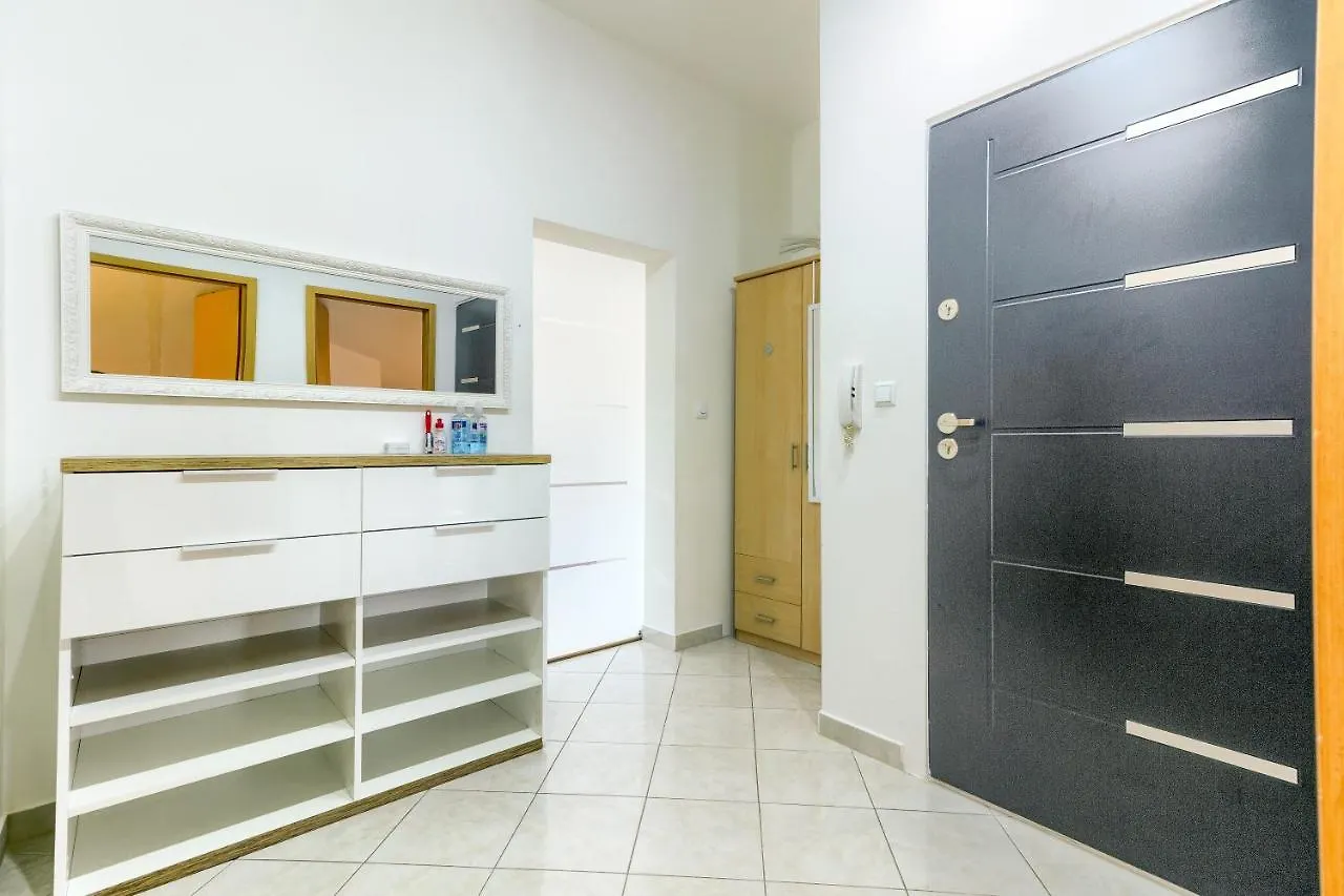 Ema 0*, Kaštela Chorwacja