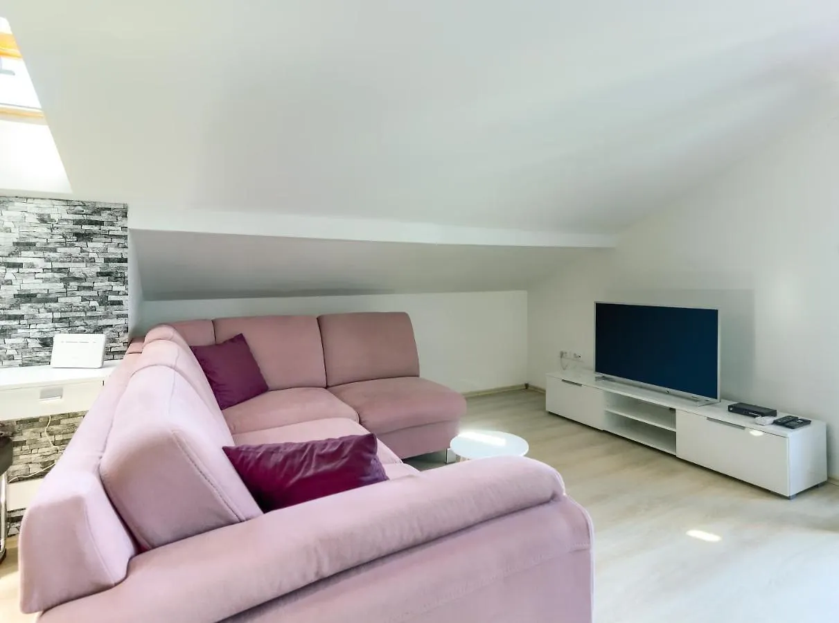 Apartament Ema