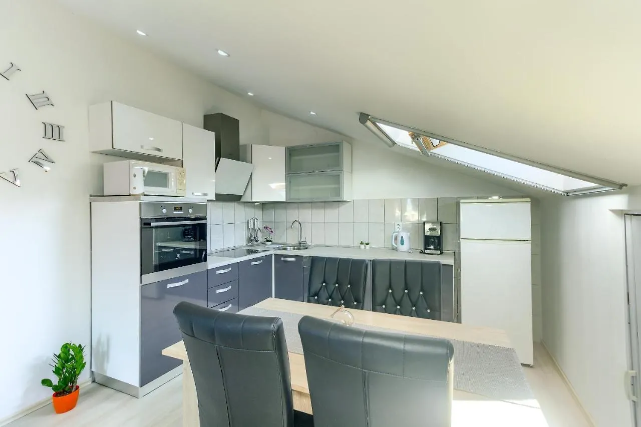 Ema Apartament