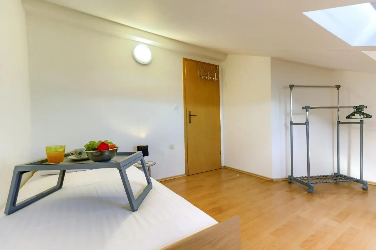 Ema Apartment